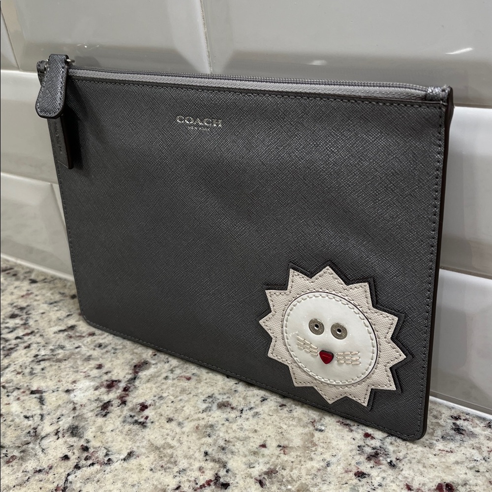 Coach White Lion Novelty Large Darcy Clutch NWOT - Picture 3 of 12